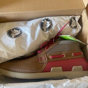 Bran new Crocs size 10